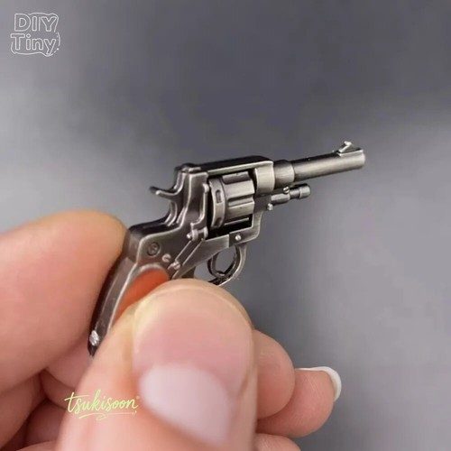 Soldier metal revolver - soldier,