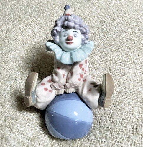 Lladro clown having - clown,, a