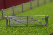 5 x LASER CUT METAL LOOK FARM GATES FOR OO SCALE / 1:76 MODEL RAILWAY - LX048-OO