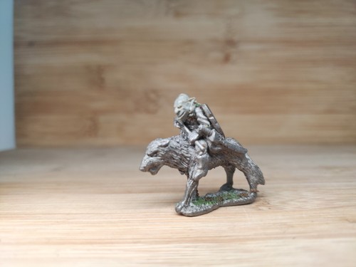 Goblin wolf rider with mace - t,