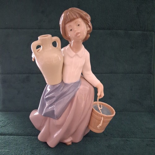 Nao lladro 1299 water from - by,