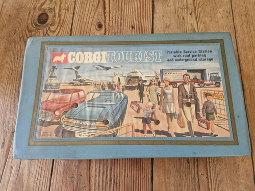 Vintage corgi tourist plastic - tourist,