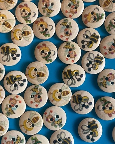 Wooden bee buttons animal - bee,