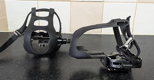 Pair technogym bicycle toe - of,