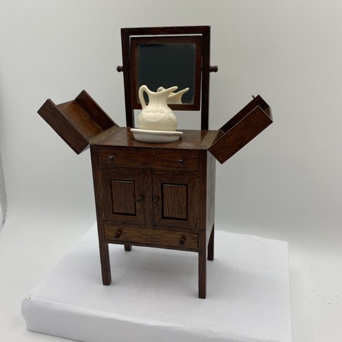 Miniature collectible j - 1/12,