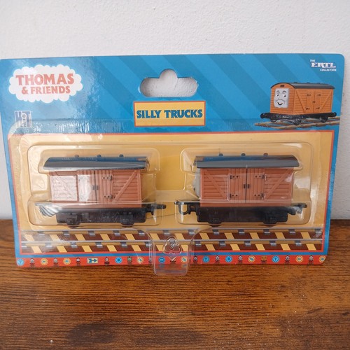 Silly trucks ertl - silly,