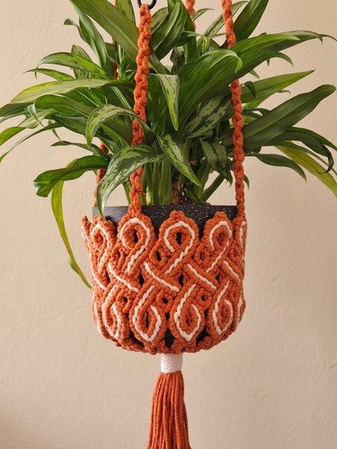 Handmade macrame plant - handmade, hanger
