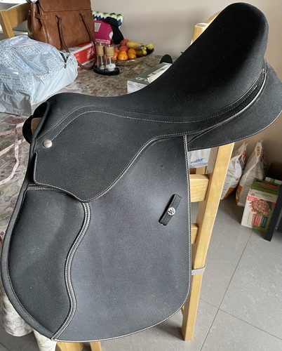 Wintec jump saddle - 16”,