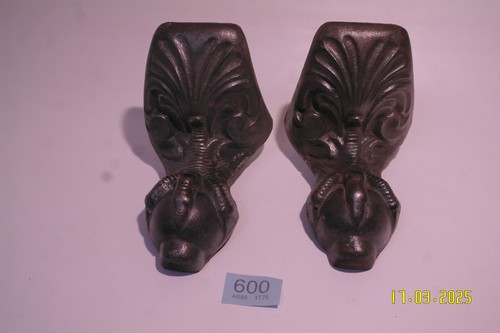 Cast iron bath - , crows