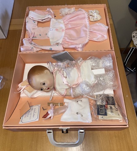 1999 danbury mint tiny tears - mint,