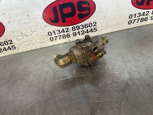 Hydraulic oil filter head - , x