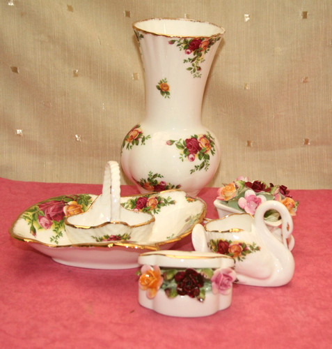 Six royal albert items - six,