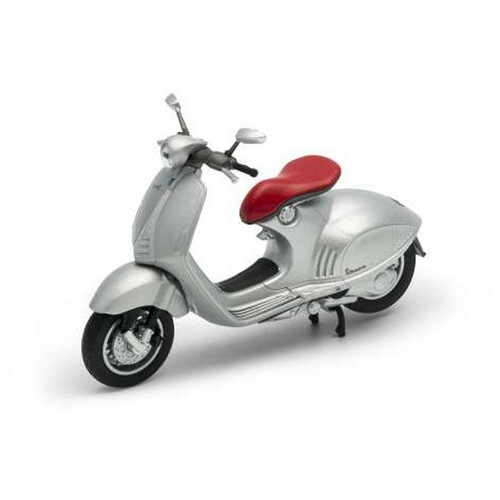 Vespa 946 welly in - by,