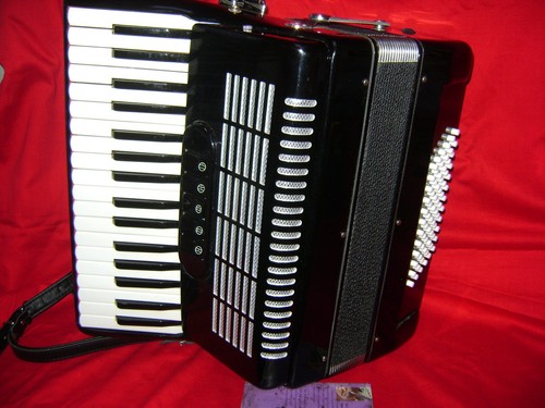 Bass accordion - 72,