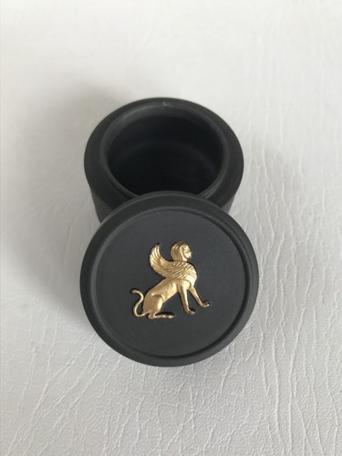 Wedgwood black gold jasperware - black/gold,