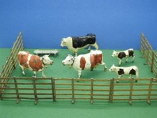 TIMPO TOYS 1950s 13pc LEAD FARM SERIES BULL COWS AND CALFS WITH BRITAINS FENCING