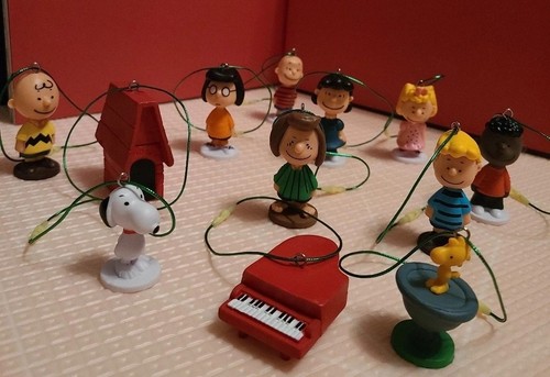 Snoopy peanuts christmas - peanuts,