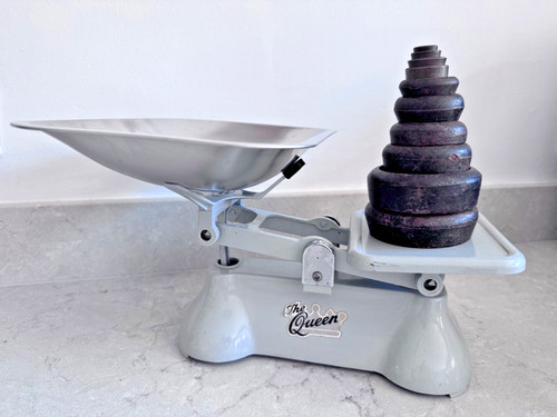 Vintage iron the queen - the,