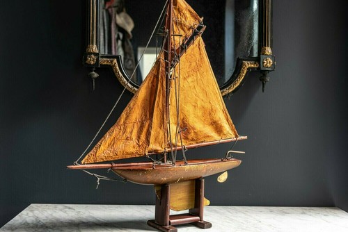 English pond yacht stand - english, on
