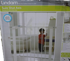 Lindam by Munchkin Sure Shut Axis Pressure Fit Safety Gate, Door and Stair Gate