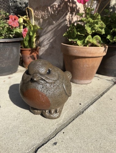 Large fat robin concrete - robin,