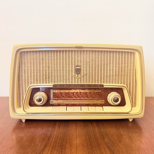 Grundig vintage valve radio - fm,