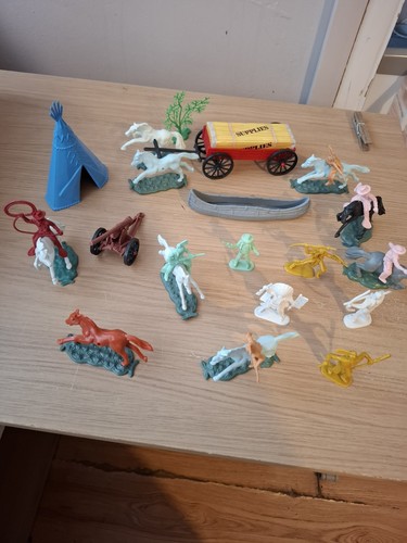 Old cowboys and indian toys - old,