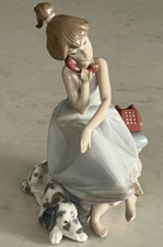 Lladro 5466 "Chit Chat" Girl