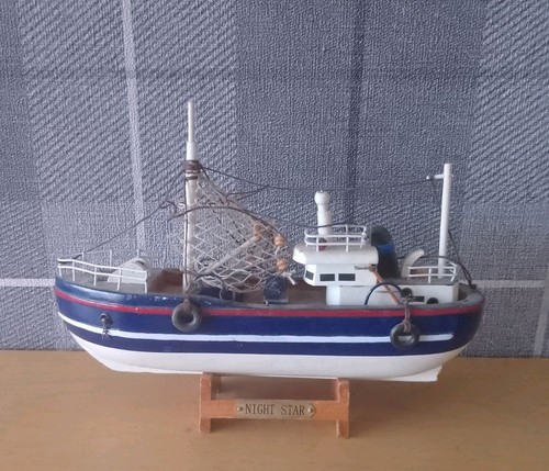 Vintage wooden fishing trawler - wooden,