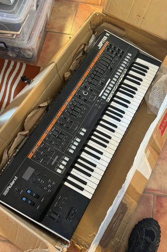 Roland jupiter synthesizer - roland,