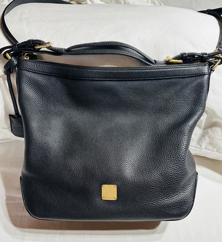 Mcm black vnt pebbled leather - black,