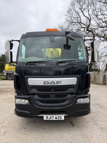 Vacuum tanker truck - vacuum,