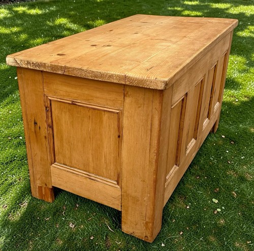 Solid pitch pine coffer - pine, /