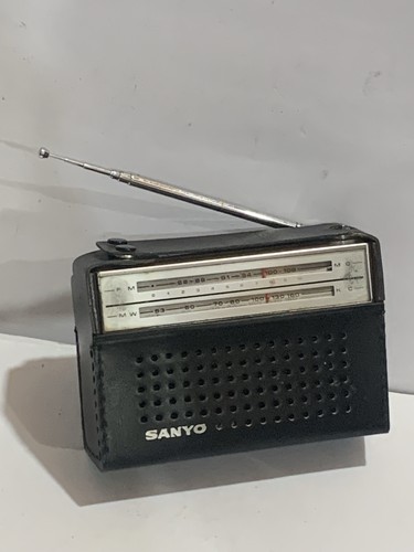 Vintage radio sanyo model - vintage,