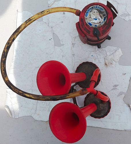 Air horns vintage - horns,