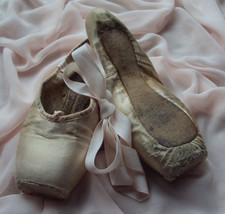 Pointe Shoes Timeworn Pink