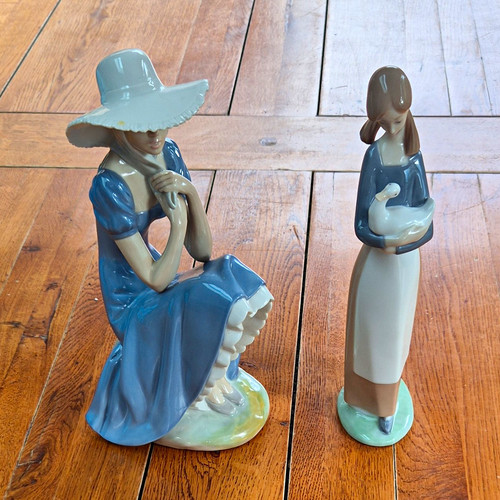 Pair vintage nao - pair,