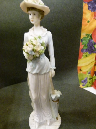Shudehill figurine lady - figurine,