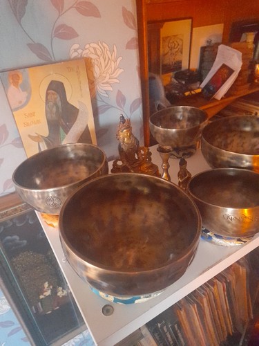 Four brilliant singing bowls - brilliant,