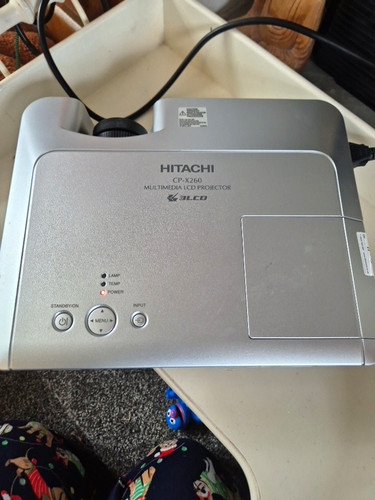 Hitachi x260 lcd - cp-x260, projector