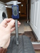 Part worn 225 40 18 Firestone Roadhawk  Approximately 3.9mm of Tread. No Damage.