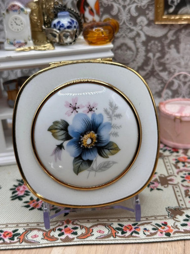 Vintage floral powder compact - vintage,