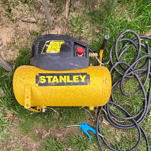 Stanley d200 24l 2hp - stanley,