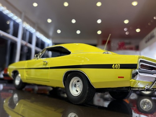 Autoworld 1969 dodge - 1/18,