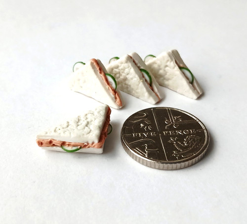 Dolls house miniature - dolls, *
