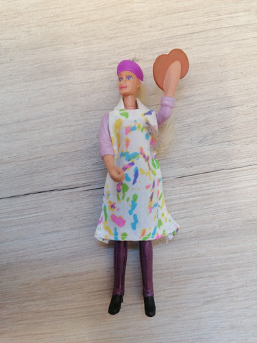 Small barbie plastic figure - small,