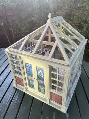Dolls house scale - dolls,