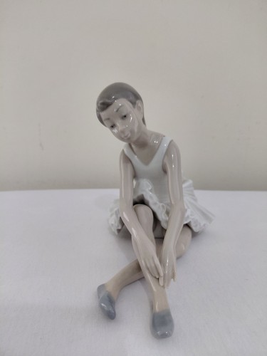 Lladro nao seated ballet - seated,