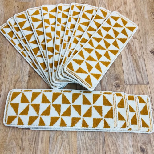 Open plan carpet stair - open,