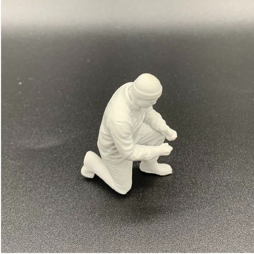 Kneeling engineer crew figure - engineer,